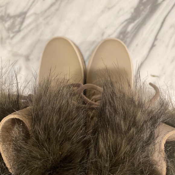 Like New Sorel Snow Boots - Picture 3 of 6